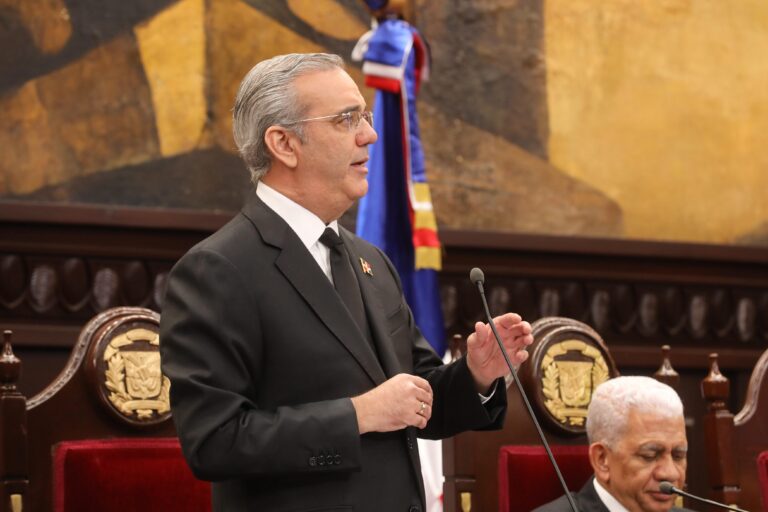 Luis Abinader pone fin a 180 años de continuismo con la nueva Constitución reformada y proclamada