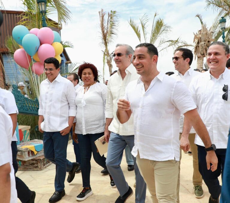 Pte Abinader inaugura segunda fase del puerto Cabo Rojo y un acueducto que beneficiará ocho mil habitaciones del área turística