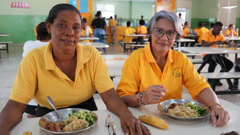 Por segundo año consecutivo, Inabie distribuye alimentación para estudiantes jóvenes y adultos de Prepara