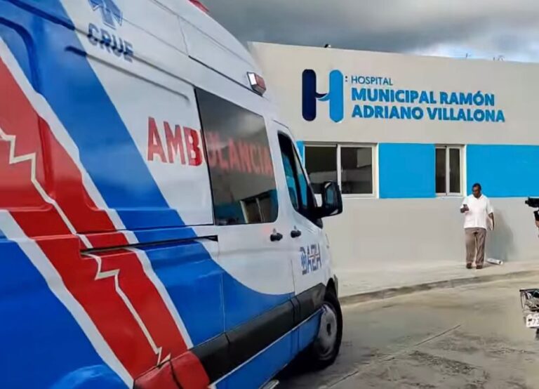 Luego de muchas quejas, el hospital de Loma de Cabrera ya tiene ambulancia