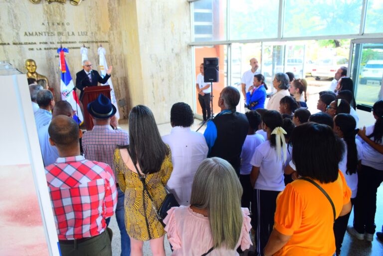 Ateneo Amantes de la Luz abre exposición sobre “El Primer Picazo del Monumento a los Héroes de la Restauración, 80 años de historia”