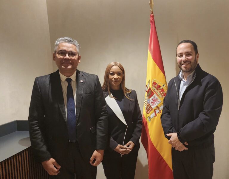 Carlos Peña firma Carta de Madrid y GenS asume Foro de Madrid promueve Vox