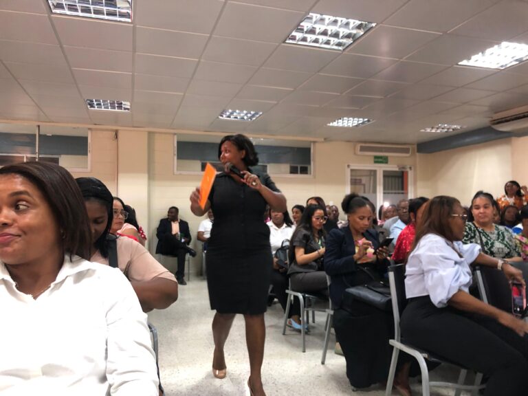 Directora de la Regional 10 de Educación resalta la importancia de la capacitación a las APMAE