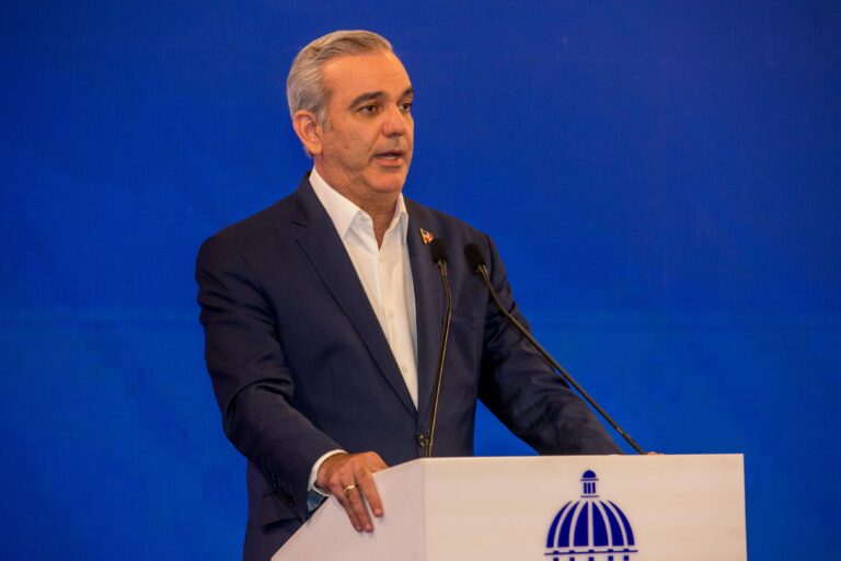 Presidente Abinader reconoce a jóvenes y líderes comunitarios por rescate de niña en San Cristóbal