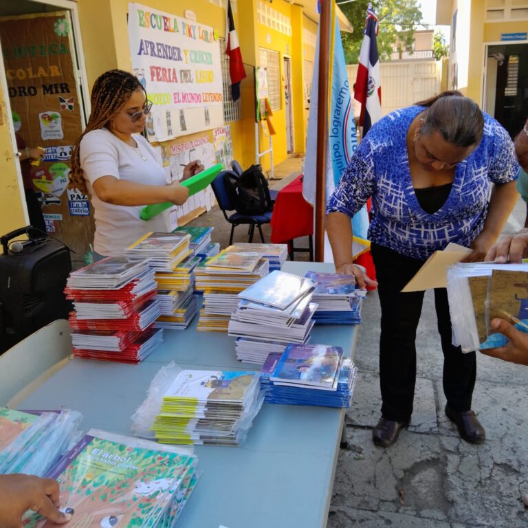 Más de 21 mil estudiantes reciben libros de cuentos; Participación Comunitaria supervisa