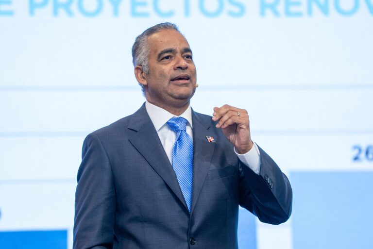 Ministro Joel Santos resalta incremento del 54 % de energía térmica en la capacidad instalada del SENI hacia 2028