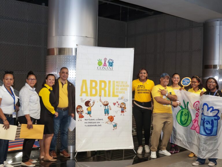 CONANI cierra «Mes de la Prevención del Abuso Infantil» con parada artística; reafirma compromiso con protección de niños, niñas y adolescentes