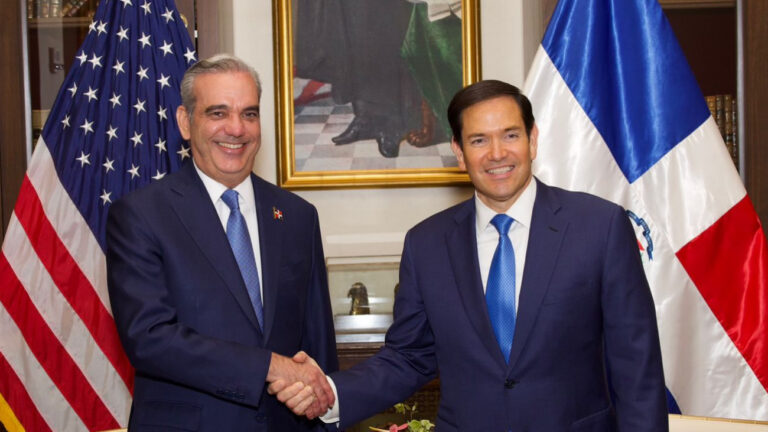 Presidente Abinader y secretario de Estado, Marco Rubio, abordan crisis haitiana en reunión bilateral en Washington